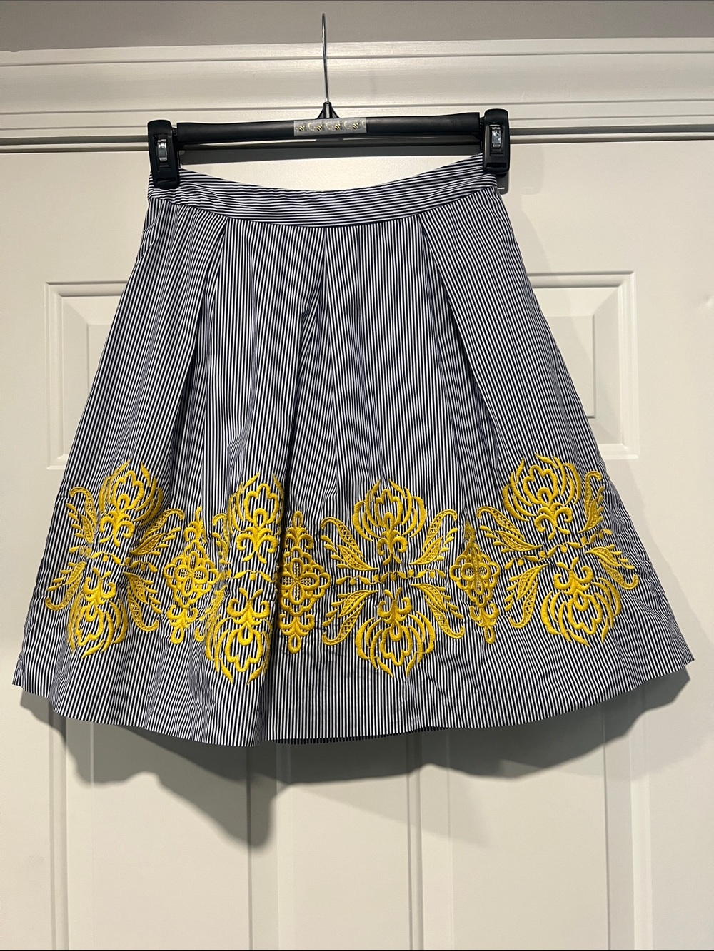 Blue/White Striped Skirt Sz 2 Yellow Embroidery Preppy Old Money Nautical